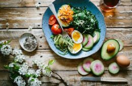 Summer Diets: Nutritionists explain the dangers & what to do instead  