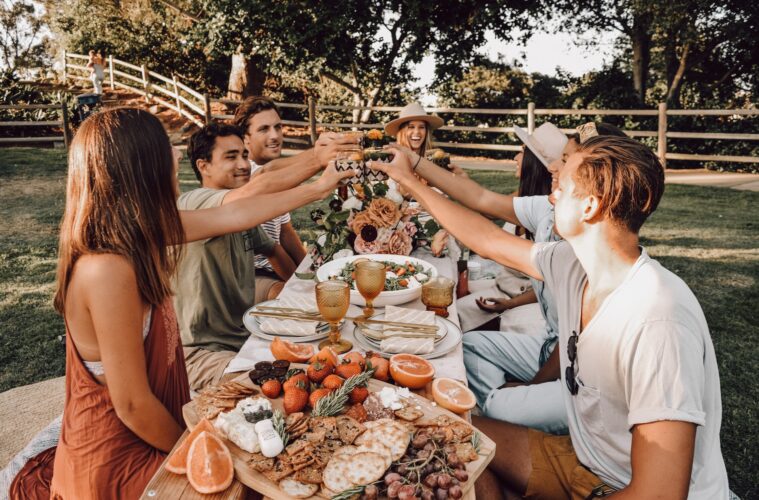 Gather your friends and family to eat al fresco—picnics are the