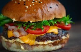 How to Prepare Delicious Food and Fun Activities for Game Night