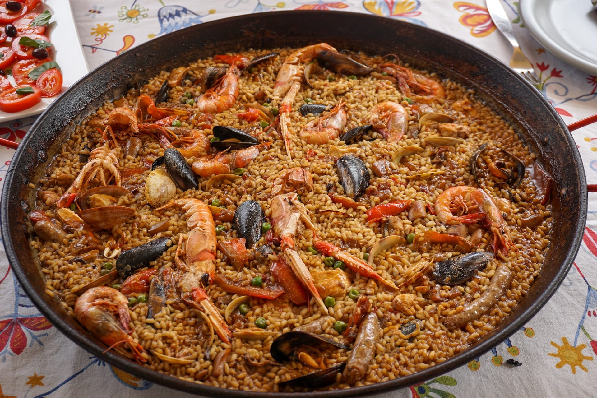 10 International Dishes | Paella